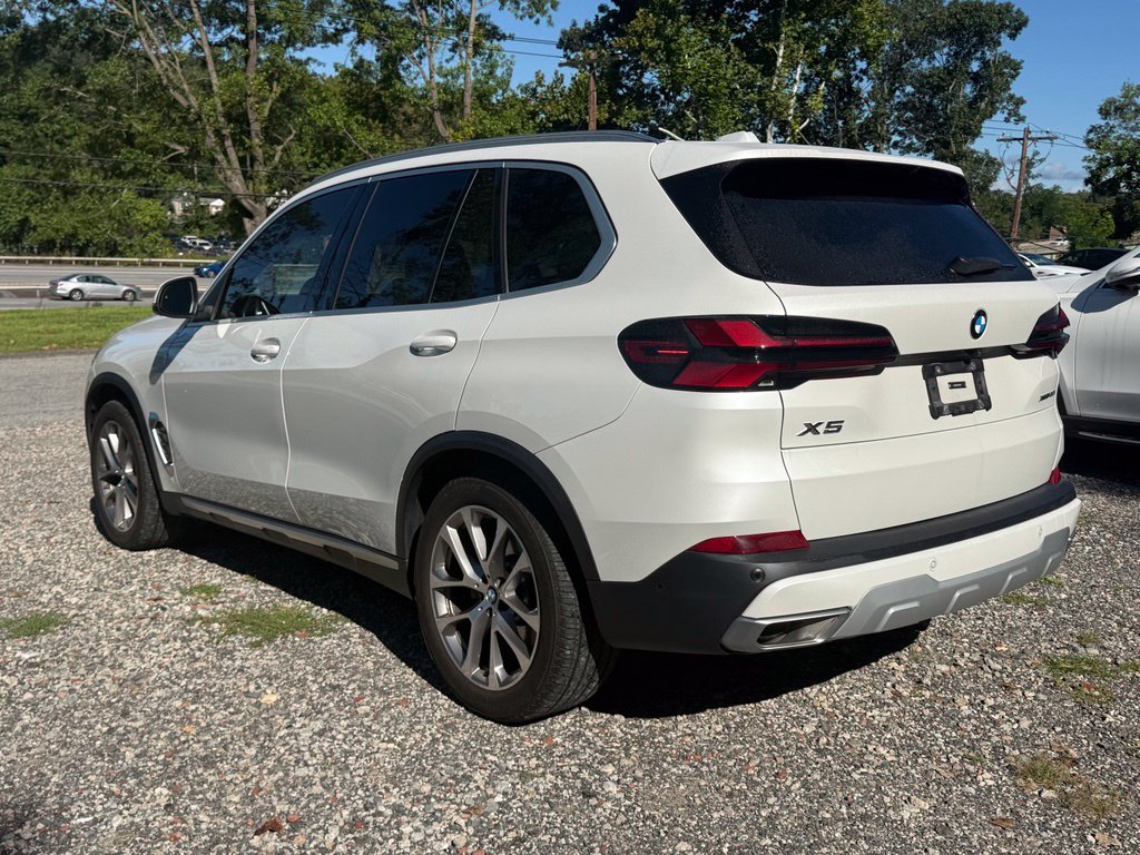 Used 2024 BMW X5 xDrive40i w/ Premium Package AWD/4WD image 4