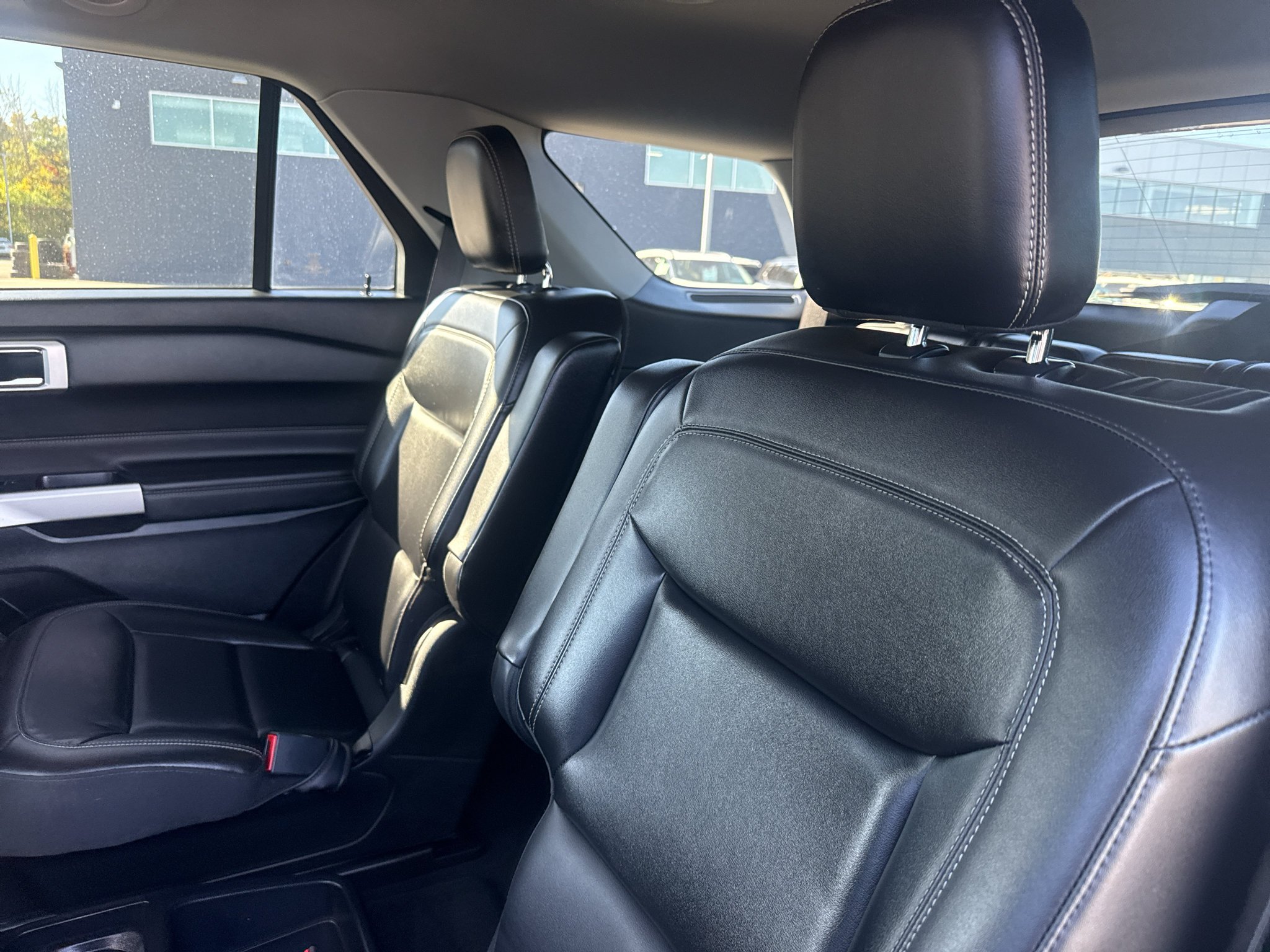Used 2021 Ford Explorer XLT w/ Equipment Group 202A AWD/4WD image 14