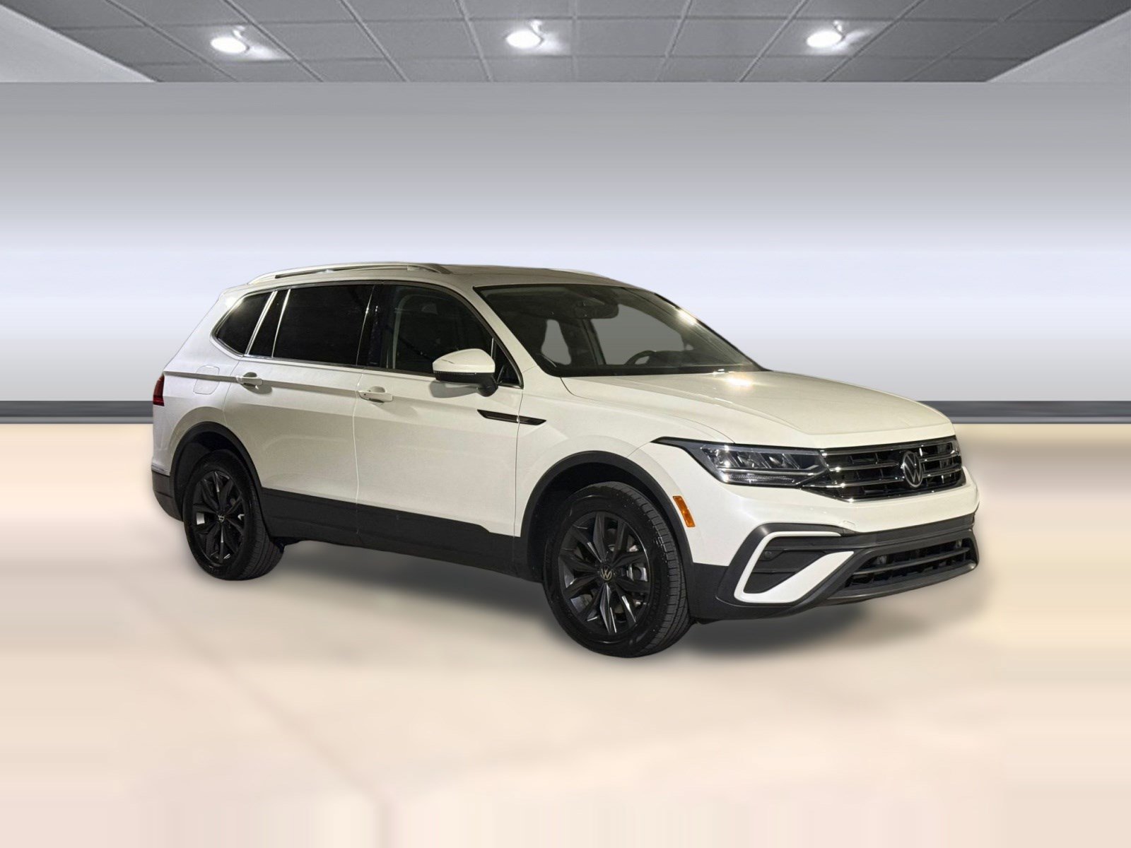 Used 2023 Volkswagen Tiguan SE image 6