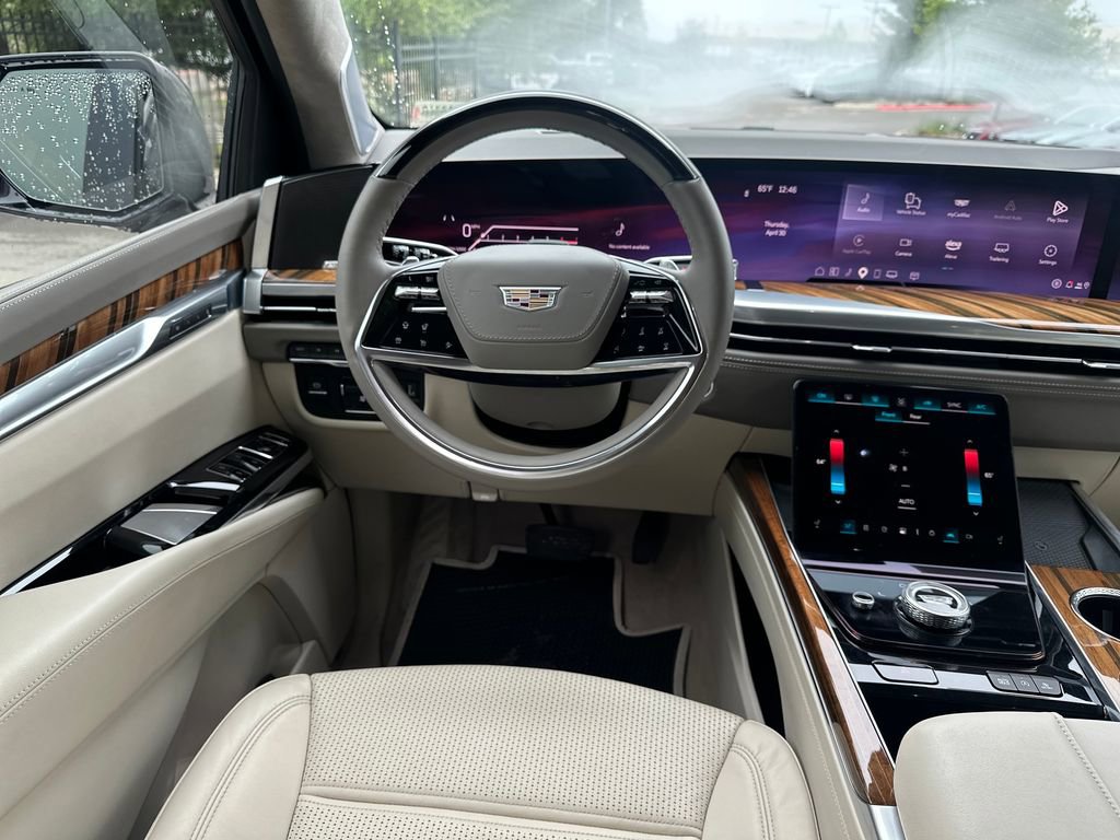 Used 2025 Cadillac Escalade Sport Platinum w/ LPO, ONYX Package AWD/4WD image 32