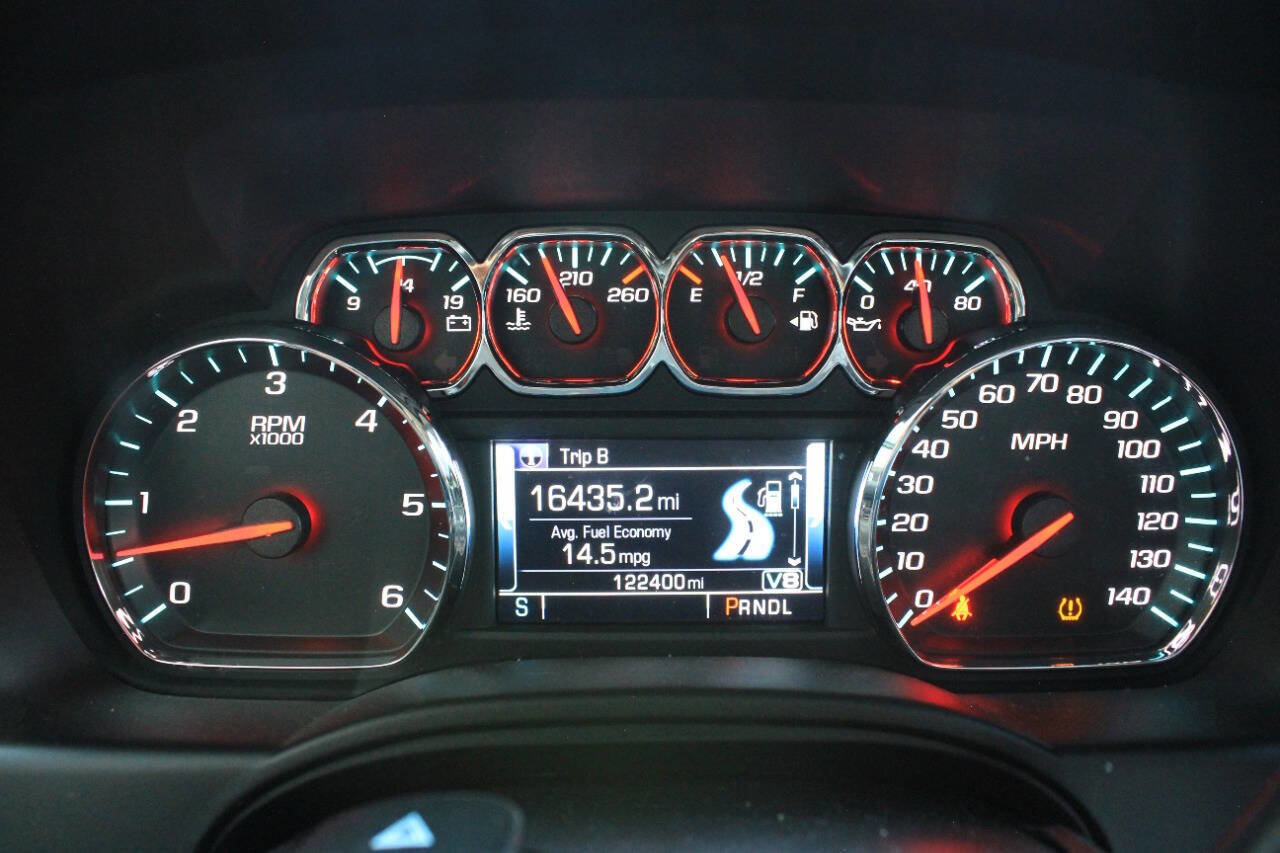 Used 2017 Chevrolet Suburban LT image 25