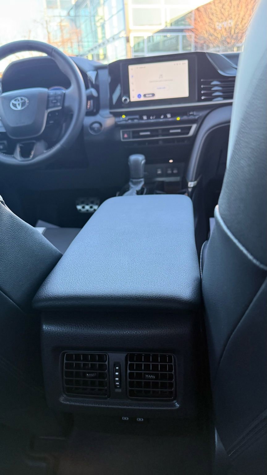 Used 2025 Toyota Camry SE image 26