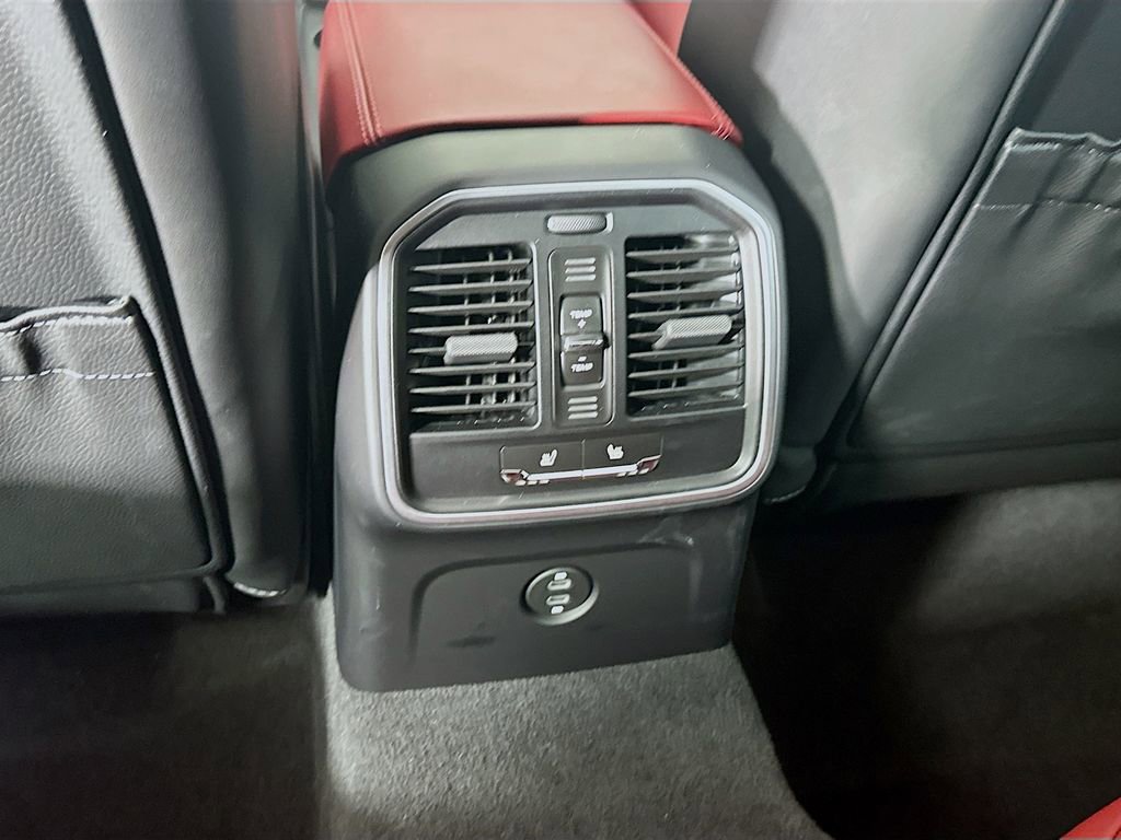 Certified 2026 Porsche Macan image 27