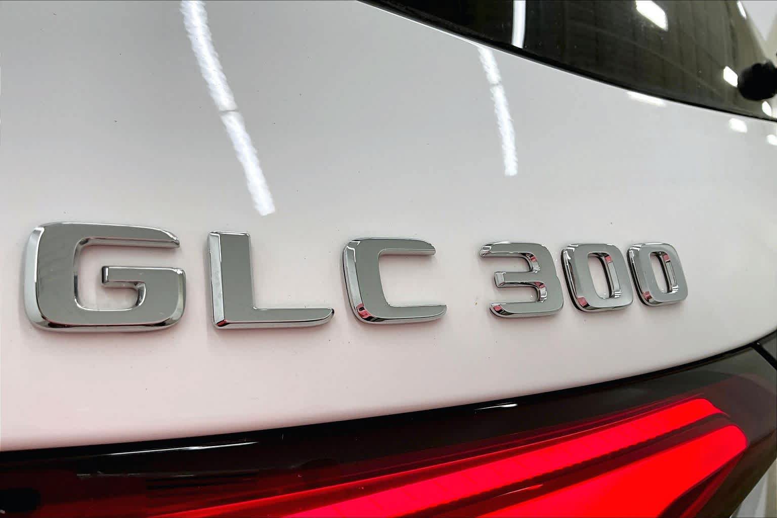 Used 2025 Mercedes-Benz GLC 300 4MATIC image 10