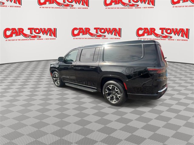 Used 2023 Jeep Wagoneer L Series III w/ Preferred Equipment Group image 6