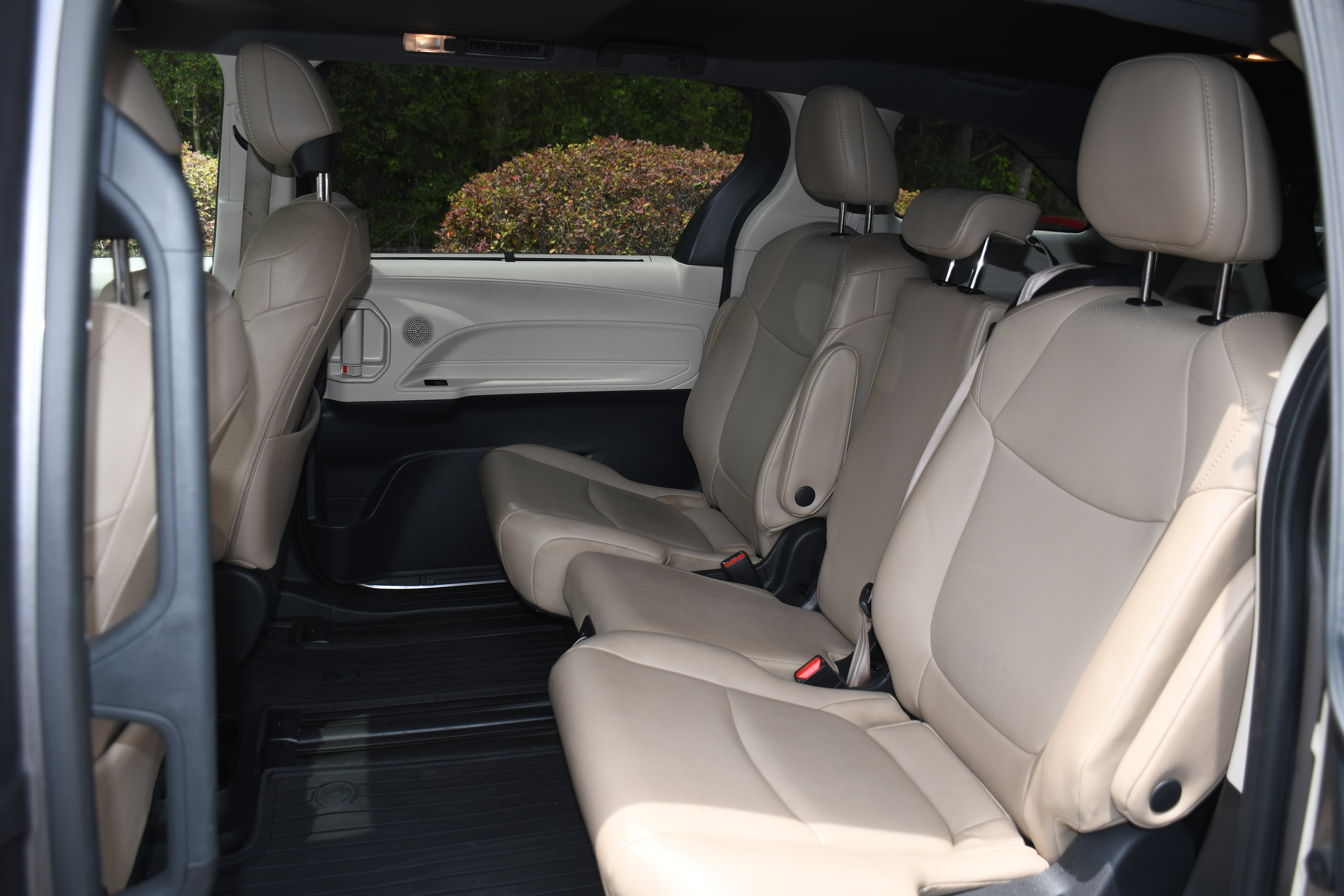 Used 2021 Toyota Sienna XLE FWD image 16