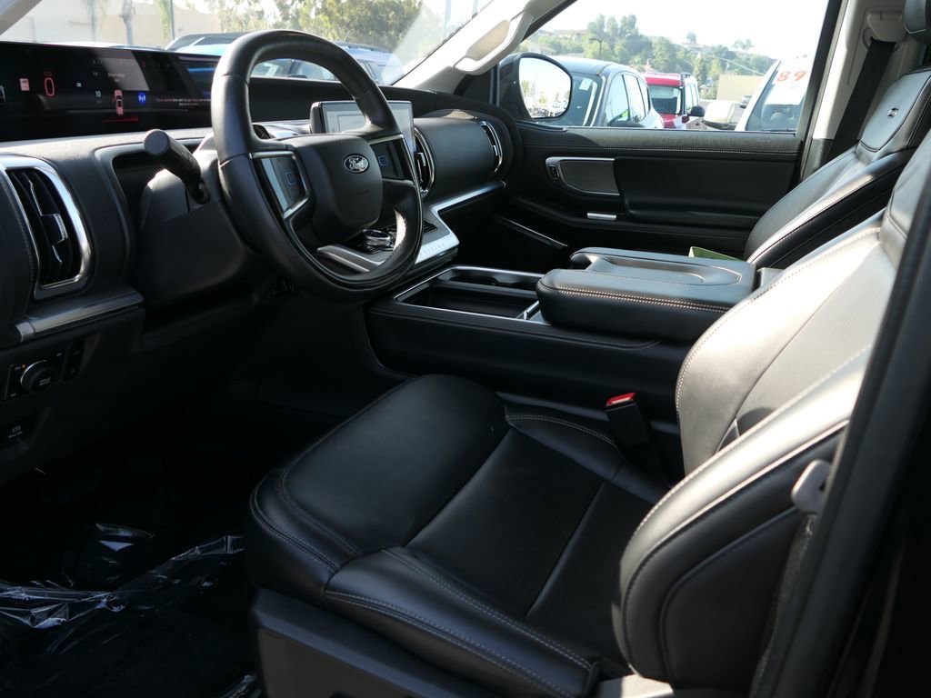 Used 2025 Ford Expedition Max Platinum AWD/4WD image 12