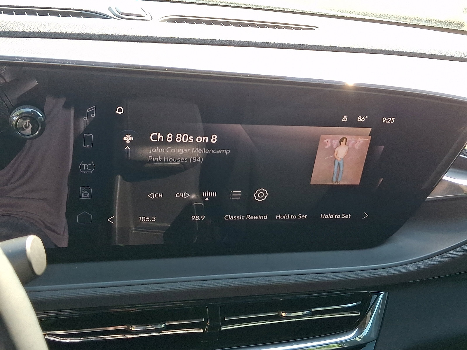 Used 2024 Buick Envista Sport Touring w/ Convenience I Package FWD image 17