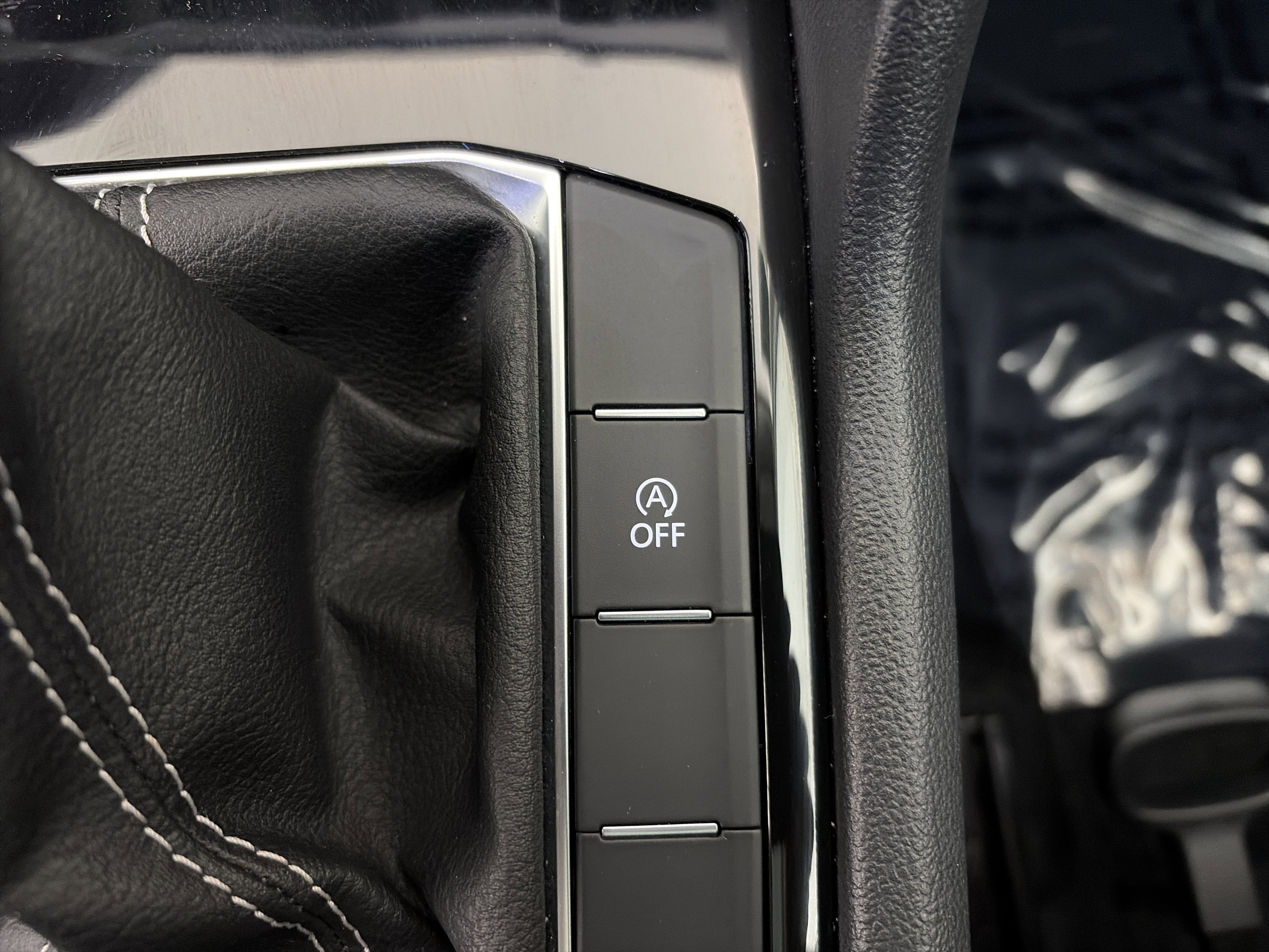 Used 2024 Volkswagen Taos SE w/ Panoramic Sunroof Package image 29