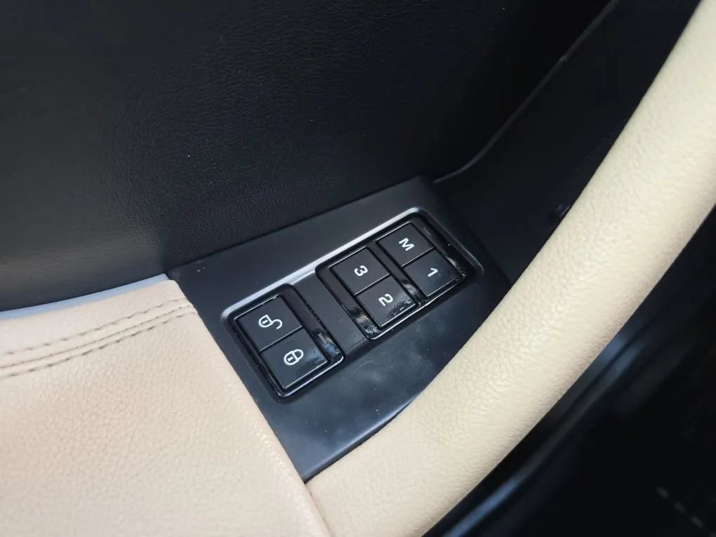 Used 2019 Jaguar F-PACE Premium AWD/4WD image 25