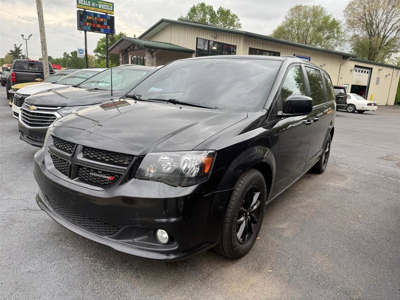 Used 2019 Dodge Grand Caravan GT FWD image 3