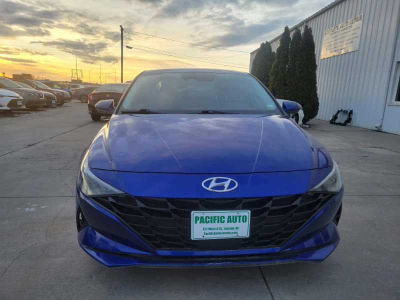 Used 2023 Hyundai Elantra SEL w/ Convenience Package image 2