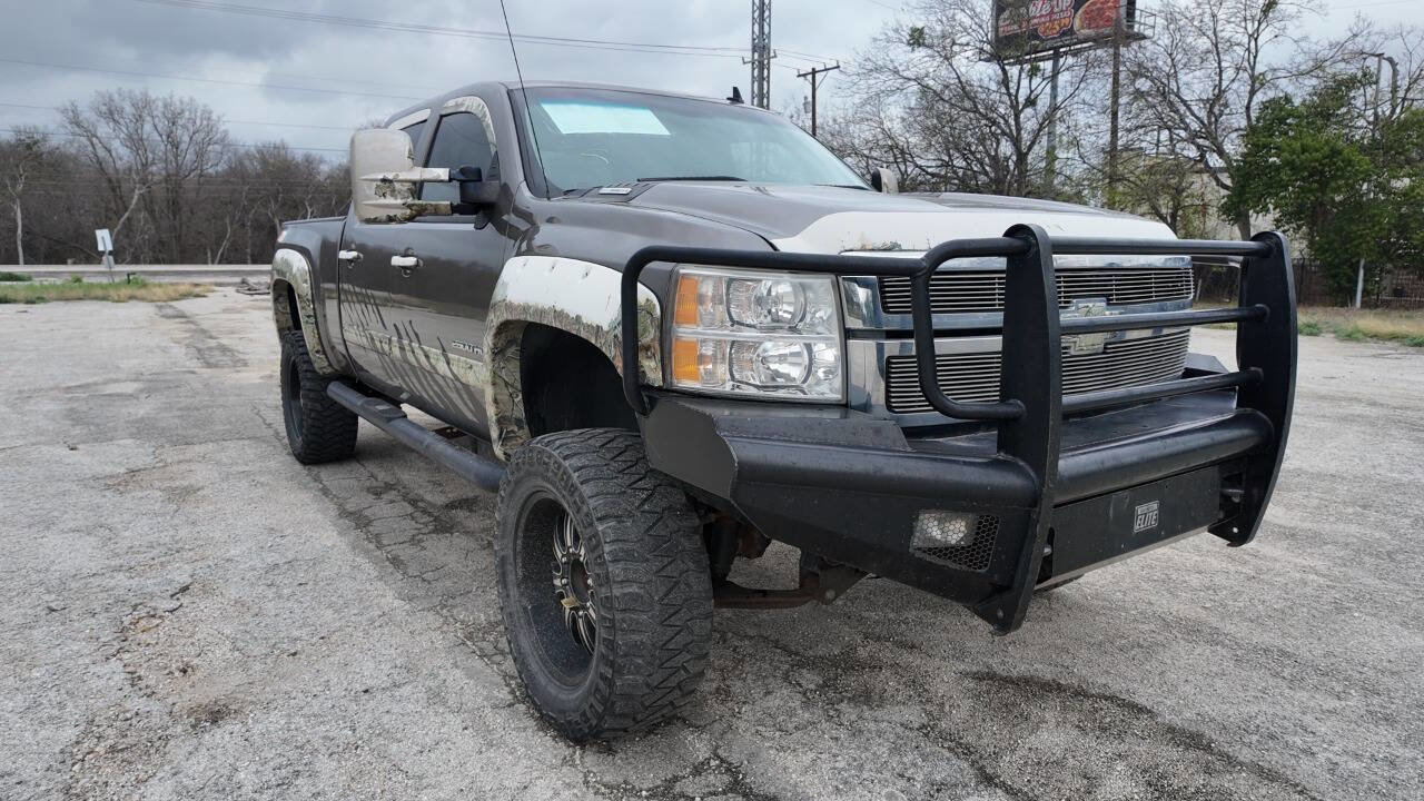 Used 2013 Chevrolet Silverado 2500 LT w/ Interior Plus Package image 2