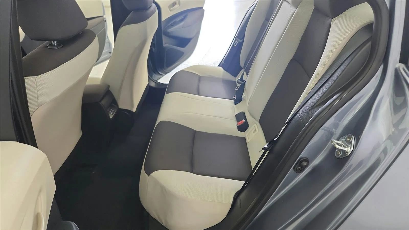 Used 2025 Toyota Corolla LE image 33