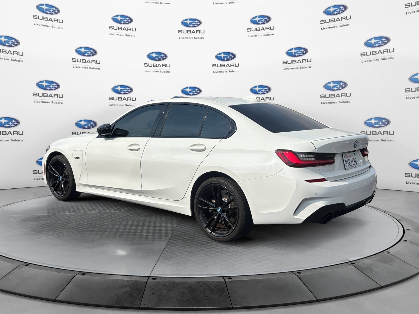 Used 2022 BMW 330e w/ M Sport Package RWD image 4
