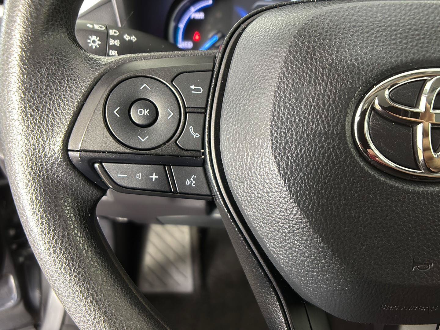 Used 2025 Toyota RAV4 LE AWD/4WD image 62