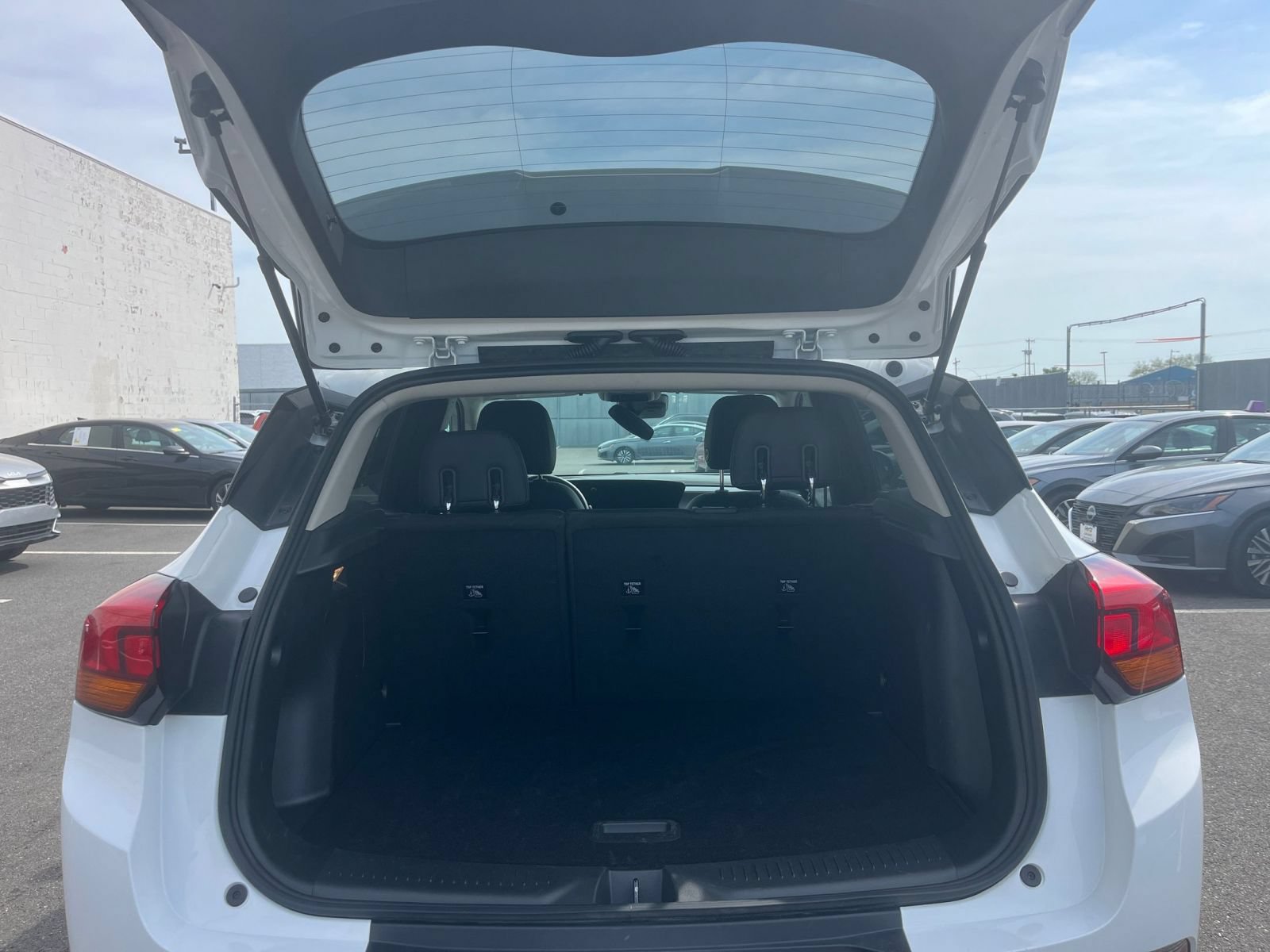 Used 2025 Buick Encore GX Preferred AWD/4WD image 31