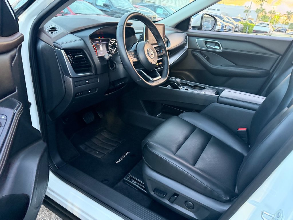 Certified 2021 Nissan Rogue SV w/ Premium Package FWD image 11