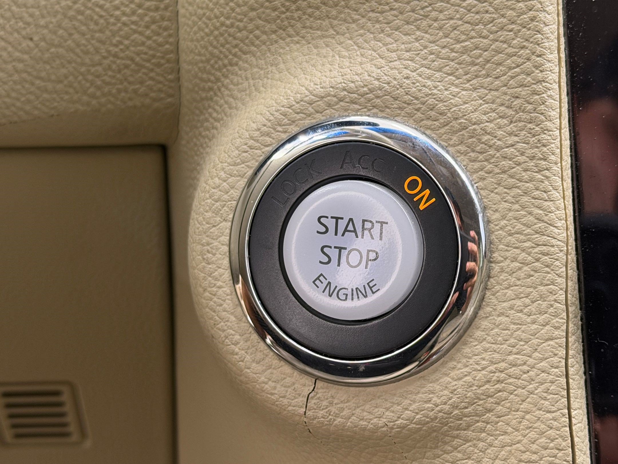 Used 2011 INFINITI FX35 AWD w/ Premium Pkg image 16