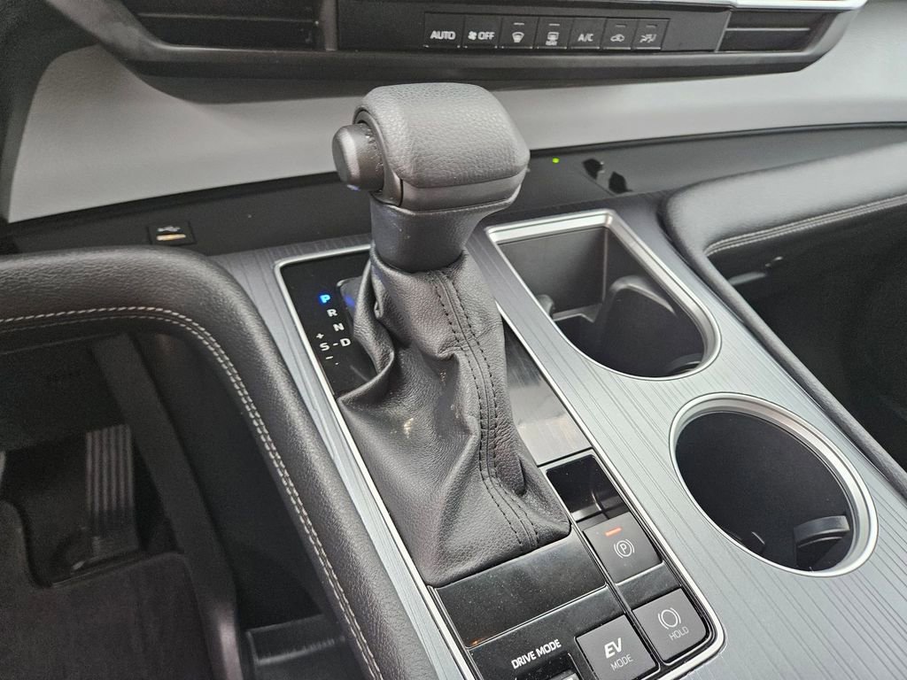 Used 2025 Toyota Sienna LE image 28