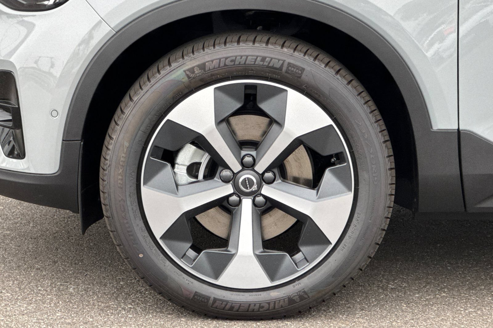 New 2026 Volvo XC40 B5 Plus w/ Protection Package Premier AWD/4WD image 32