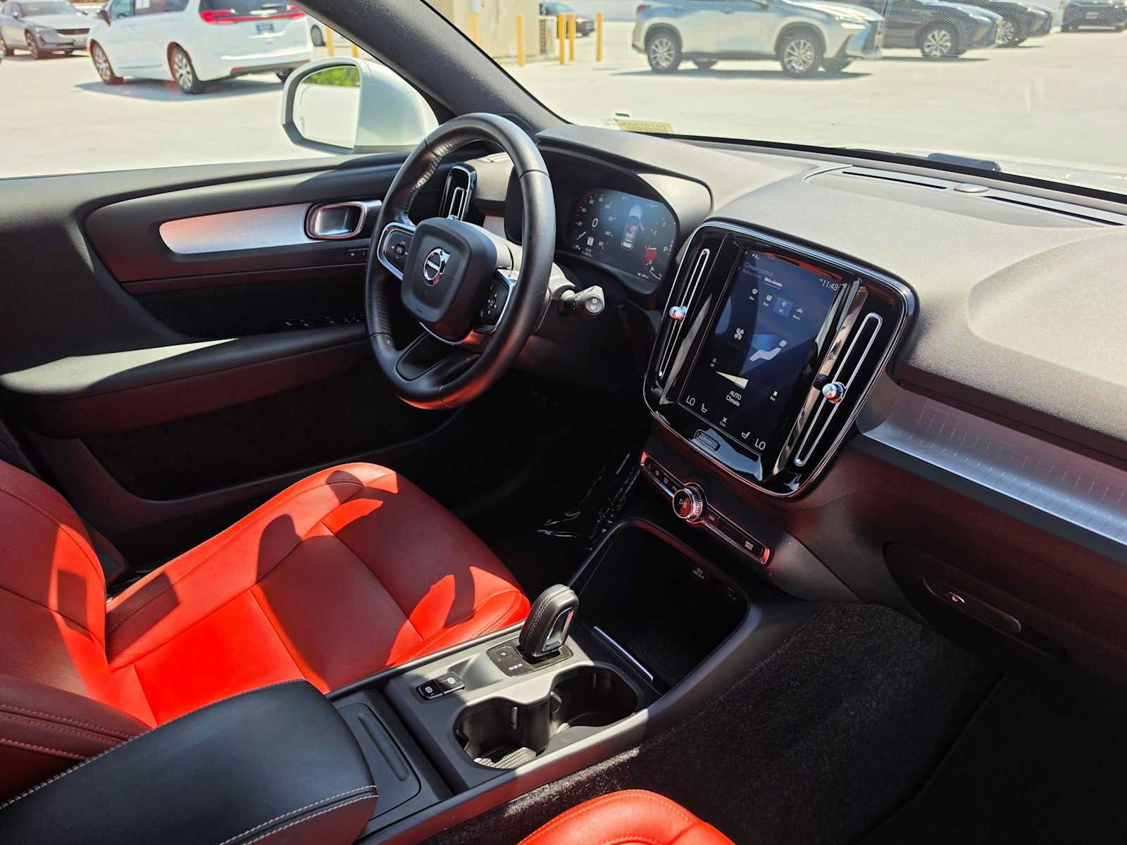 Used 2019 Volvo XC40 T5 Momentum AWD/4WD image 11