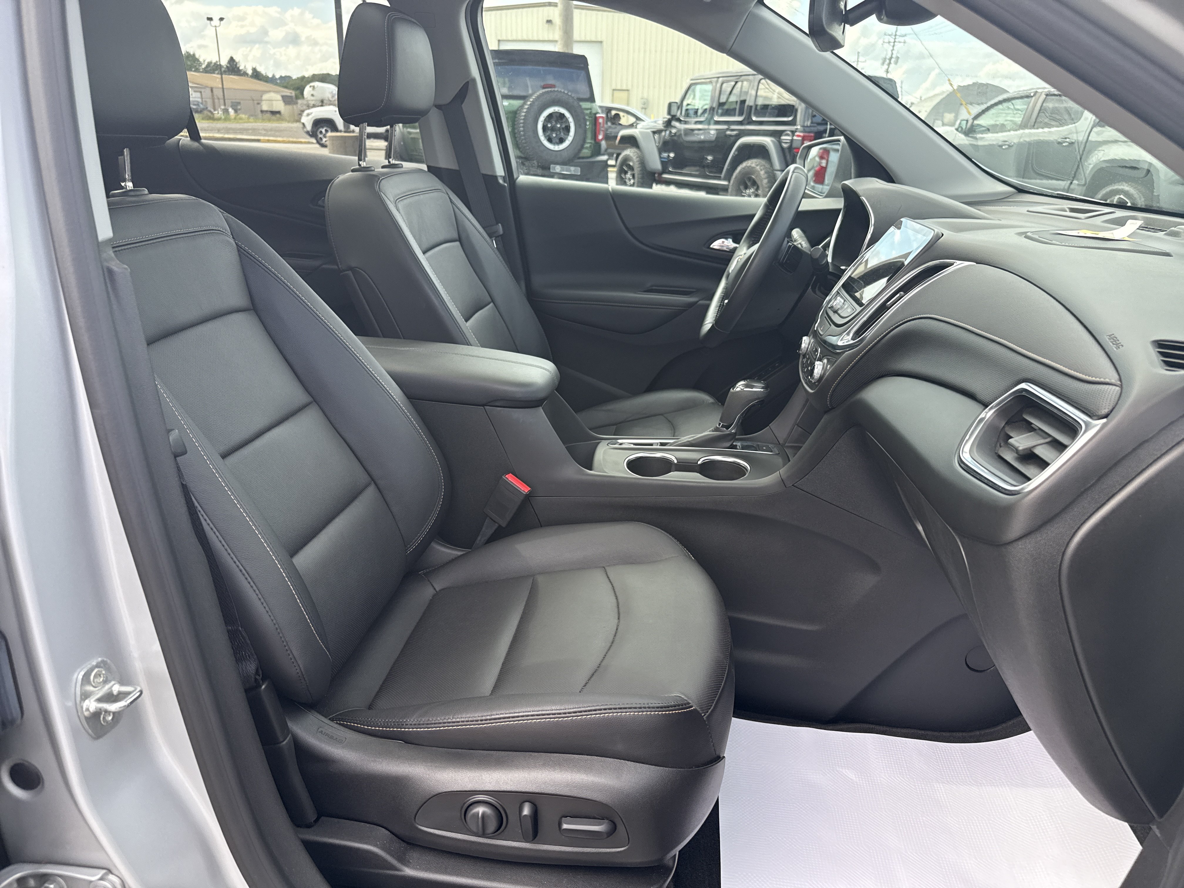Used 2021 Chevrolet Equinox Premier AWD/4WD image 8