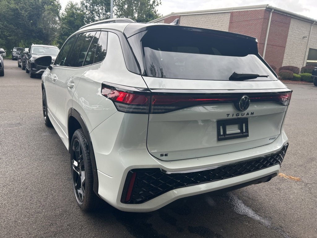 New 2025 Volkswagen Tiguan SE R-Line image 2