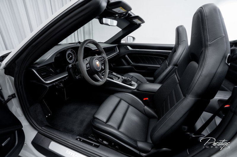 Used 2025 Porsche 911 Turbo image 25