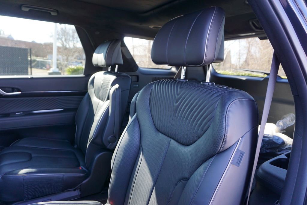 Used 2024 Hyundai Palisade Calligraphy image 13