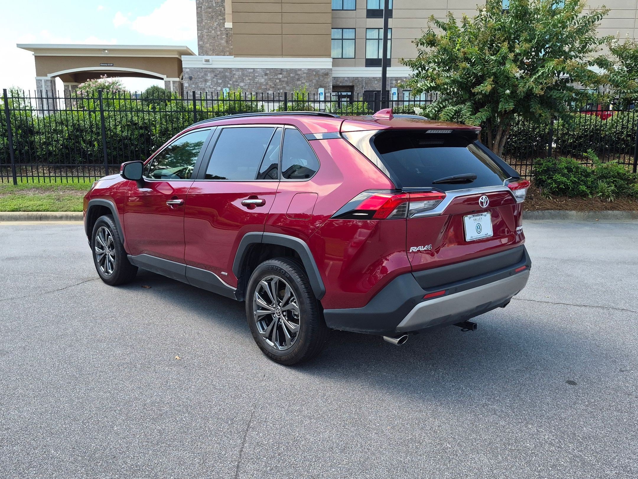 Used 2025 Toyota RAV4 Limited w/ Advanced Technology Package AWD/4WD image 5