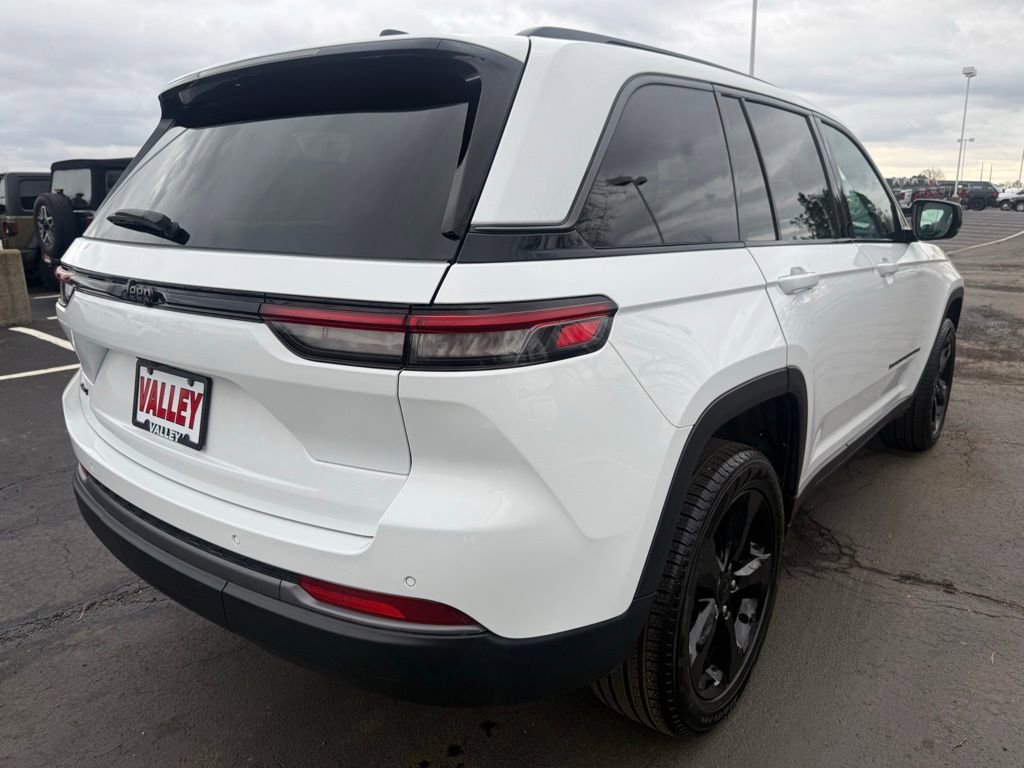 New 2026 Jeep Grand Cherokee Limited w/ Limited Altitude Package AWD/4WD image 3