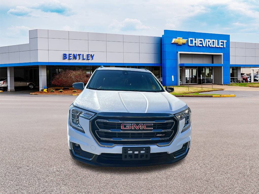 Used 2024 GMC Terrain AT4 image 8