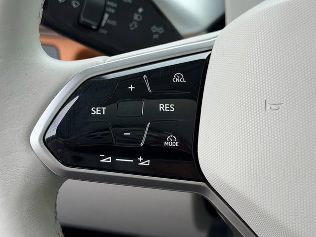 Used 2025 Volkswagen ID. Buzz 1st Edition AWD/4WD image 25