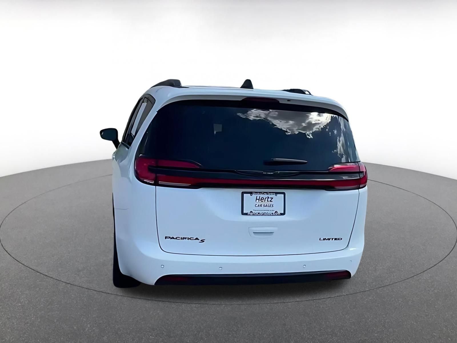 Used 2025 Chrysler Pacifica Limited FWD image 10