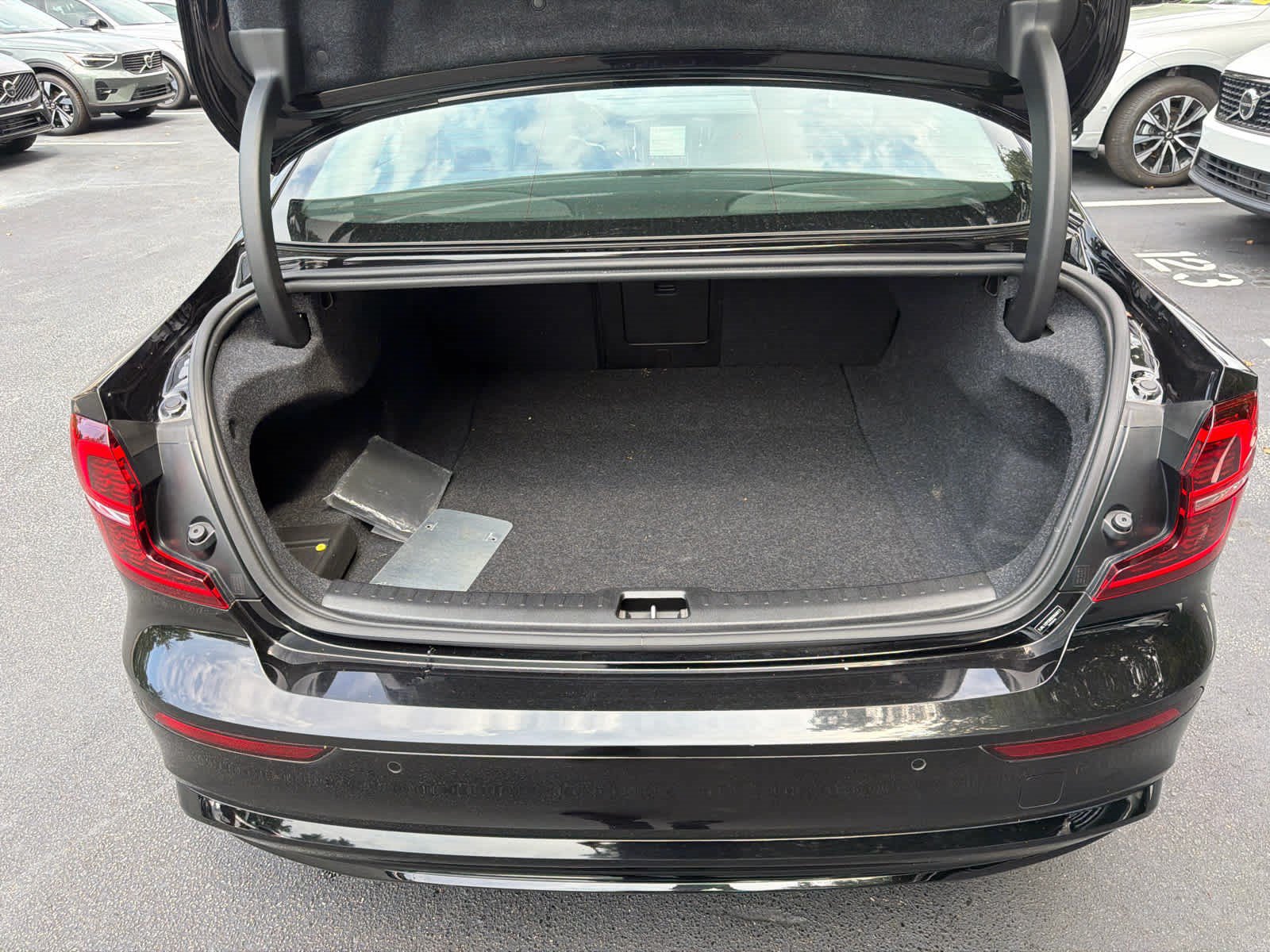 Used 2025 Volvo S60 B5 Plus FWD image 22