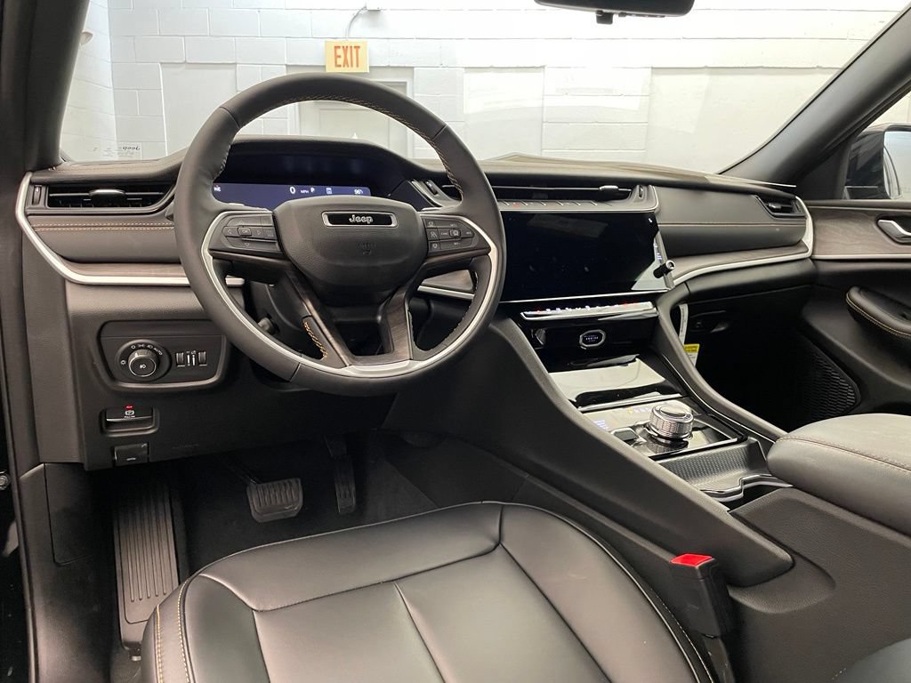 New 2026 Jeep Grand Cherokee Limited AWD/4WD image 9