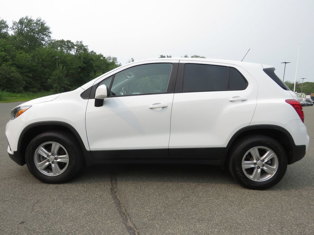 Used 2022 Chevrolet Trax LS w/ Tint and Cruise Package AWD/4WD image 8