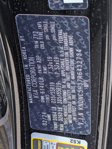 Used 2024 Kia Carnival EX image 16