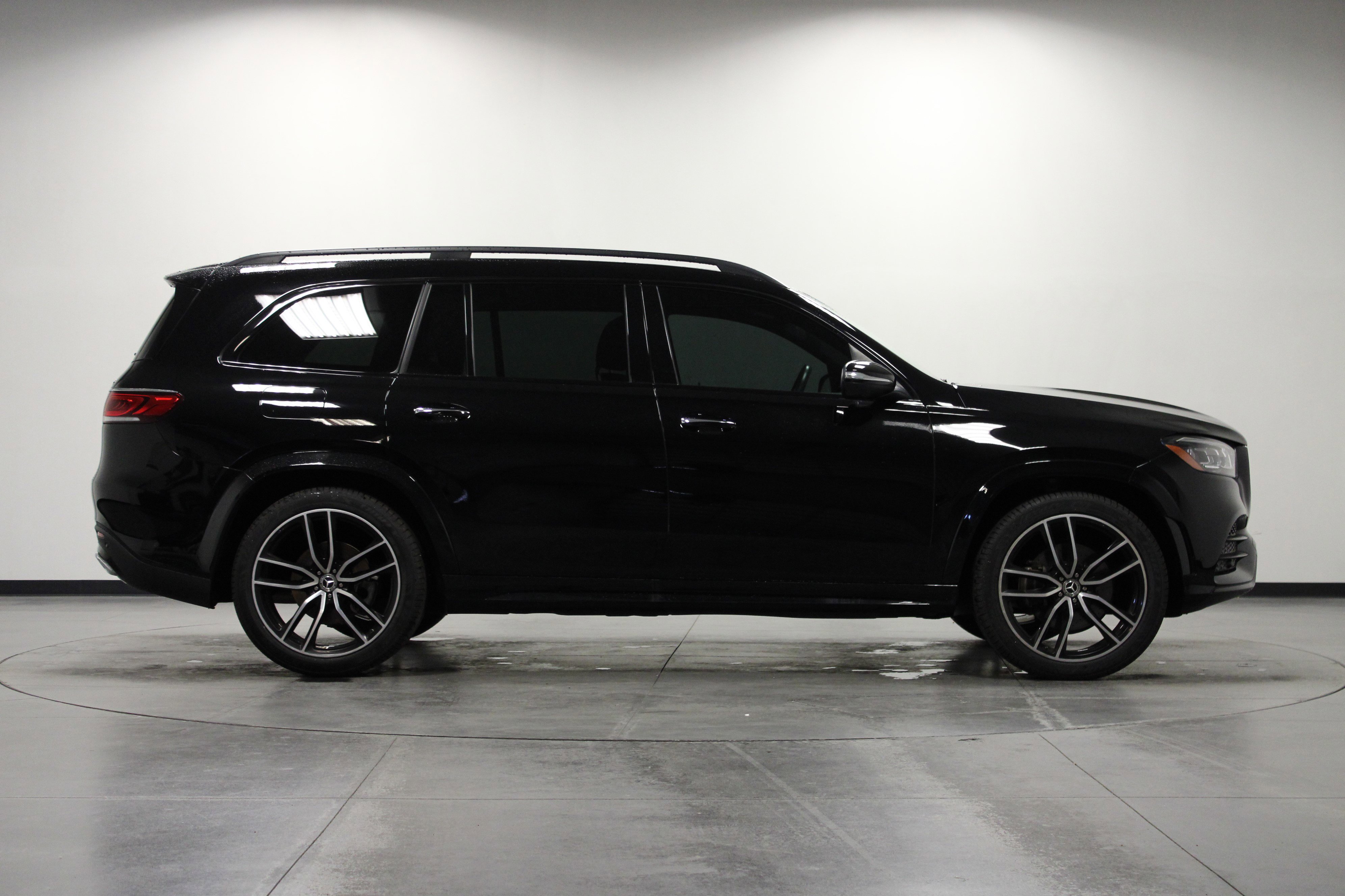 Used 2022 Mercedes-Benz GLS 450 4MATIC image 3