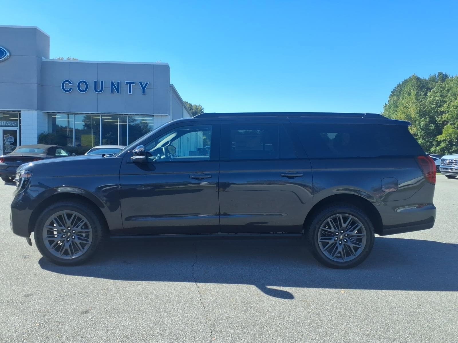 New 2027 Ford Expedition Max Platinum w/ Stealth Appearance Package AWD/4WD image 3