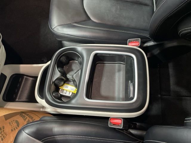 Used 2024 Chrysler Pacifica Touring-L image 15