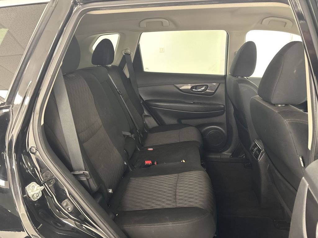 Used 2019 Nissan Rogue SV image 21