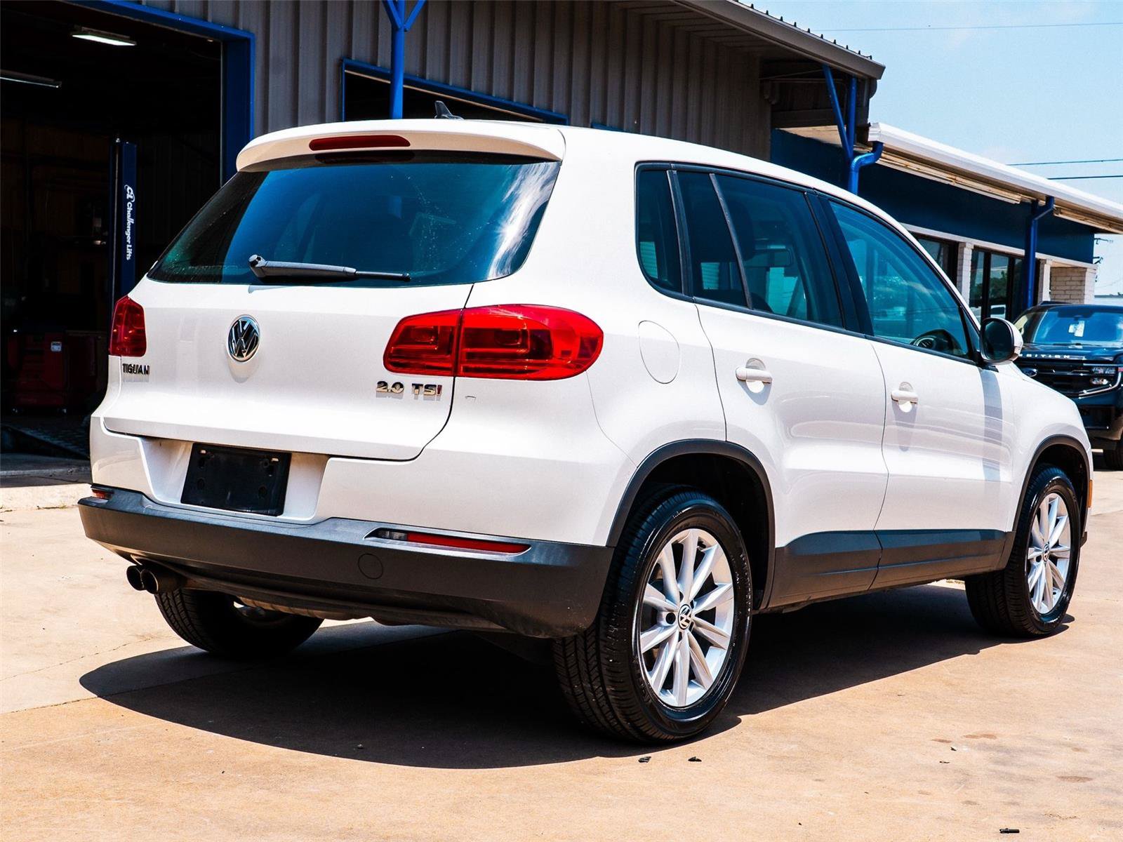 Used 2014 Volkswagen Tiguan SE FWD image 4