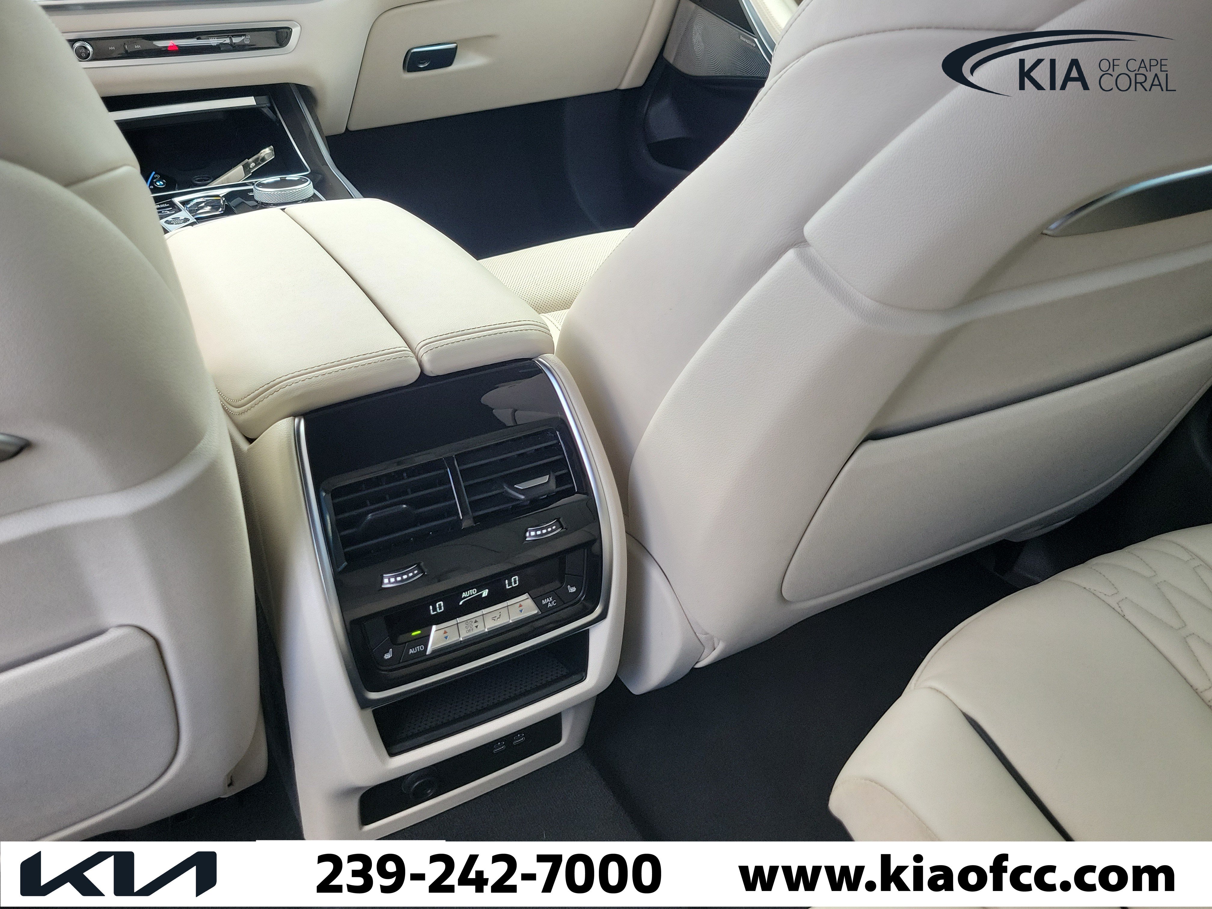 Used 2025 BMW X7 M60i AWD/4WD image 15
