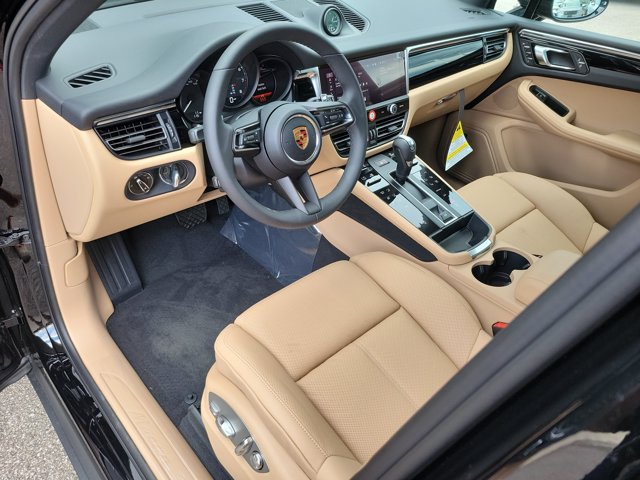 Used 2026 Porsche Macan AWD/4WD image 4