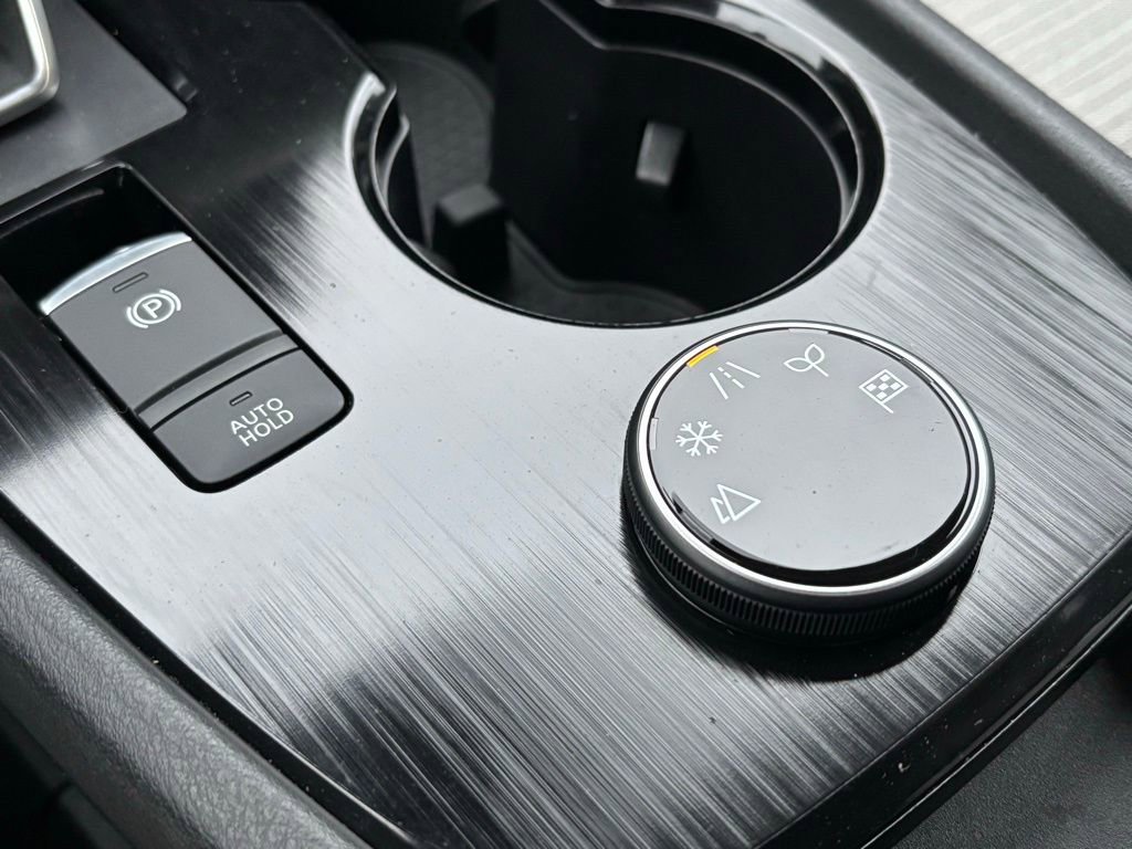 Used 2023 Nissan Rogue SV image 24