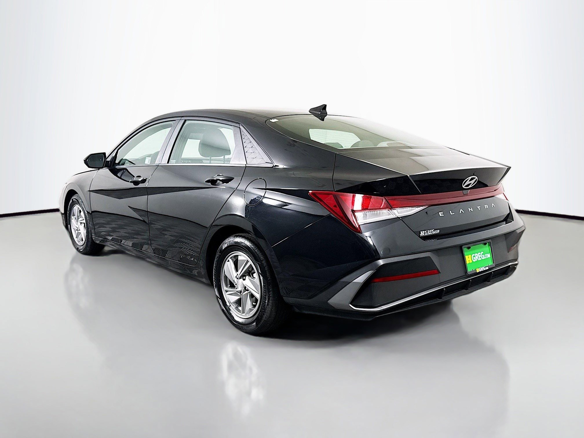 Used 2025 Hyundai Elantra SE image 7