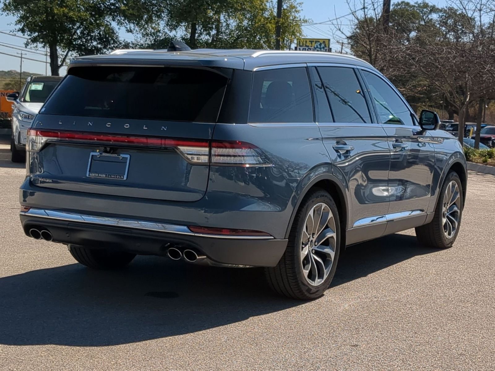 New 2026 Lincoln Aviator 2WD image 3
