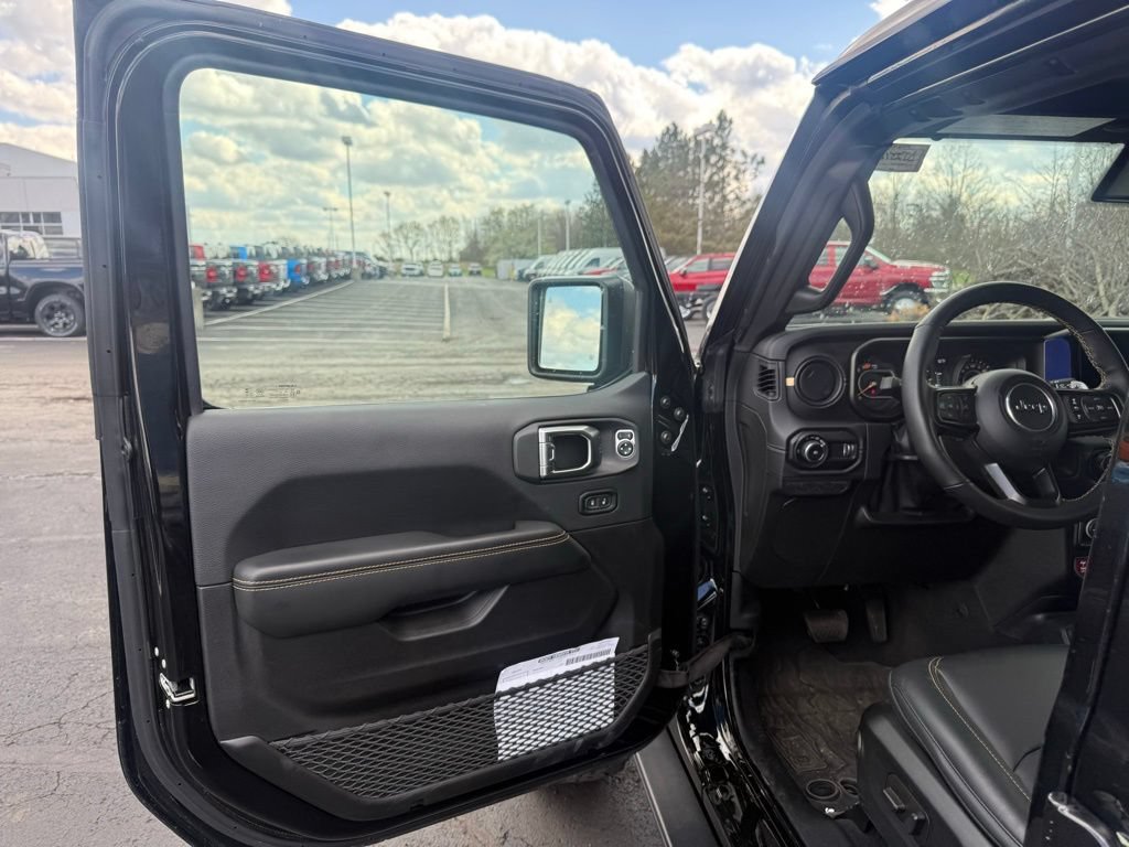 Used 2025 Jeep Wrangler Unlimited Rubicon 392 AWD/4WD image 17